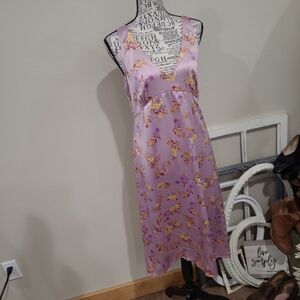 NWT Hippie Rose Jr's. SZ M lilac floral Satiny casual‎ midi dress
